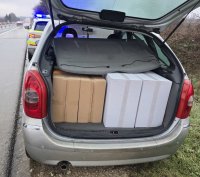 Контрабандни цигари за над 12 000 евро задържаха полицаи във Варна