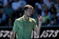 Даниил Медведев навакса два сета пасив, за да победи Фабиан Марожан в третия кръг на Australian Open