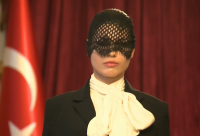 Модната дизайнерка Йозлем Сюер представи колекцията си "Истанбул - София"