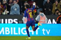 Барселона се завърна на върха след успех над последния в Ла Лига