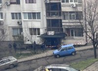 Полицията в Бургас отцепи района около жилищен блок заради открита ръчна граната