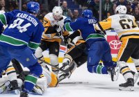 Хеттрик за новобранец задържа надеждите на Анахайм за плейофи в НХЛ