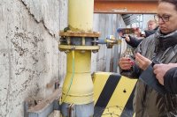 Напрежение във Велико Търново заради пломбиране на ПДЧ линията в завода за дървопреработка (СНИМКИ)