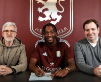 Тами Ейбрахам се завърна в Астън Вила