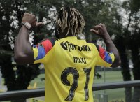 Сен-Максимен напусна Клуб Америка след расистки атаки срещу децата му