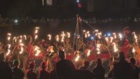 Фестивал в Шотландия - факелно шествие отбелязва наследството на викингите