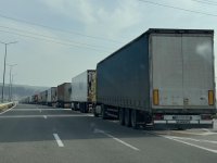 От полунощ ограничават движението на камиони през три грани пункта на територията на РСМ
