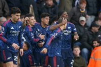 Илия Груев игра едно полувреме при загубата на Лийдс от Арсенал