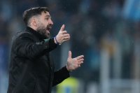 Сеск Фабрегас пренесе олимпийския огън от Милано/Кортина в Комо