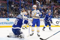 Гол в продължението донесе нов домакински успех на Тампа Бей, победи и за Торонто, Кълъмбъс и Каролина в НХЛ