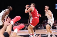 Дубай спря Везенков и разочарова Олимпиакос (ВИДЕО)