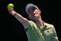 Юго Умбер елиминира Даниил Медведев и записа първа победа в Ротердам