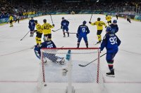 Силен старт за Швеция на олимпийския турнир по хокей