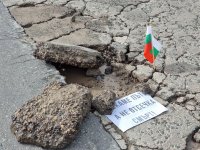 Главен път, осеян с дупки: Жители на Елхово и региона излязоха на протест