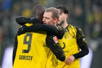 Борусия Дортмунд разгроми Майнц и диша във врата на Байерн