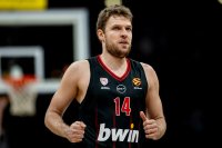 Везенков спази традицията за 18 поред на Олимпиакос в Гърция