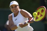 Виктория Томова си гарантира място на четвъртфиналите при двойките в Оейраш