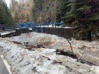Продължава да е непроходим пътят Велинград - Сърница, който беше залят от река Чепинска