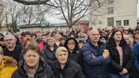"Като птица феникс възроди църквата ни": Протест в Сливен заради уволнението на отец Иван Янков