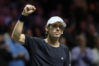 Алекс де Минор триумфира на турнира в Ротердам