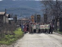 Зарязаха ритуално лозята в пловдивското село Брестовица (СНИМКИ)