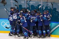 Обрат изстреля Канада на олимпийски полуфинал по хокей на лед