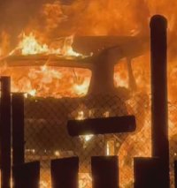 Запалиха автомобила и входната врата на кмета на Бистрица