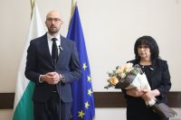 Оставяме на служебното правителство едни стабилни публични финанси, каза Теменужка Петкова при предаването на поста на Георги Клисурски