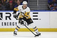 Сидни Кросби остава в играта