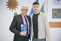 Ректорът на НСА се срещна с тенисиста Александър Василев