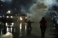 Многохиляден протест в Албания - сблъсъци между демонстранти и полиция