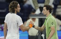 Шампионът Циципас отпадна още в първия кръг в Дубай