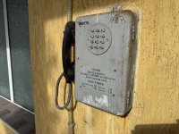 Уличните телефони &ndash; все по-голяма рядкост в градската среда (СНИМКИ)