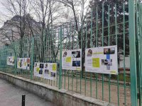 НПМГ превърна оградата си в урок срещу фалшивите новини