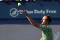 Медведев се оказа твърде силен за Вавринка