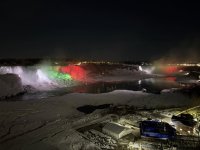 Българският трибагреник огря Ниагарския водопад за 3 март