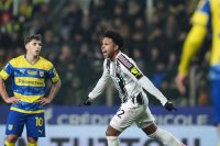 Уестън Маккени удължи договора си с Ювентус