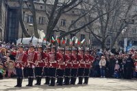 Тържествена смяна на караула пред президентството по случай Националния празник (СНИМКИ)