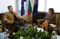 Министър Надежда Нейнски се срещна с временно и.д. посланик на САЩ у нас в България