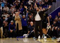 Стеф Къри ще отсъства поне още пет мача за Голдън Стейт