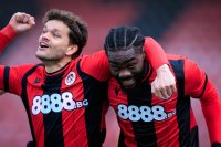 Червен картон за Добруджа помогна на Локомотив София за убедителна победа