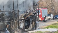 Горящ автобус блокира движението между Стара Загора и Казанлък (СНИМКИ)