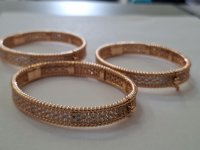 Задържаха над 1200 бижута с фалшиви марки при митническа проверка в София