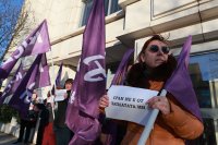 "Срам ме е от заплатата ми": Служители на "Български пощи" в цялата страна излязоха на протест