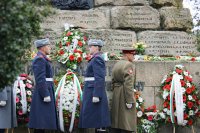 Със заупокойна молитва и поднасяне на венци беше почетена паметта на над 500 загинали медици (СНИМКИ)