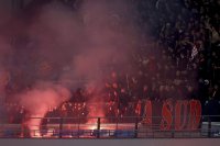 Вратар в Германия пострада, след като бе уцелен с фойерверк по време на мач