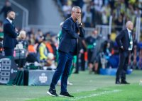 Не ме гледай, докато говоря