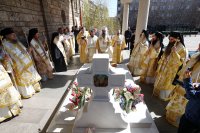 Патриарх Даниил отслужи заупокойнно богослужение на гроба на патриарх Неофит