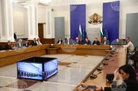 МС ще осигури 5% увеличение на заплатите в пощите, БДЖ, НКЖИ и градския транспорт в общините