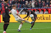 Байерн измъкна точка срещу Леверкузен, въпреки че завърши мача с девет души